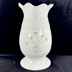 Vtg Belleek Tara 12" Vase 11th Green Mark Shamrocks Celtic Knot Scalloped Rim‎